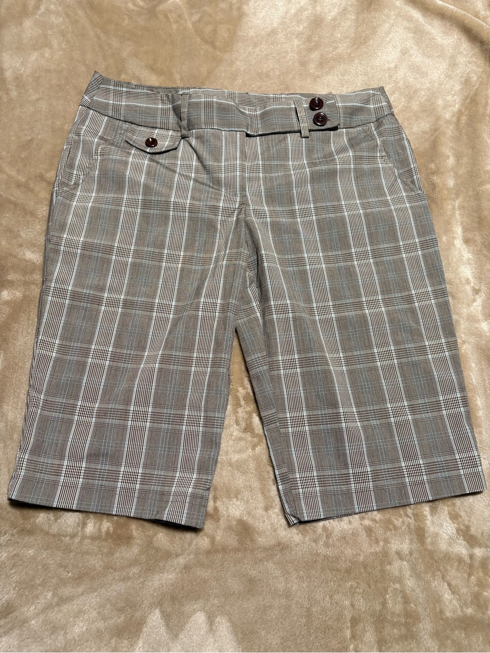 Vintage Tracy Evan’s Women's Plaid Bermuda Shorts in Brown and White-Size 5